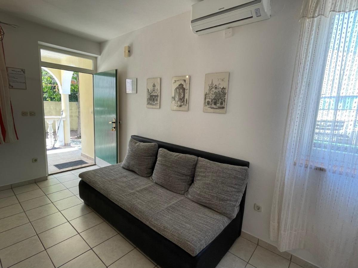 Apartments Antonija Punta Skala Next To Falkensteiner Resort Petrcane Exterior photo
