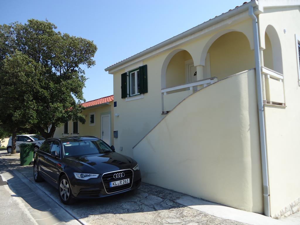 Apartments Antonija Punta Skala Next To Falkensteiner Resort Petrcane Room photo