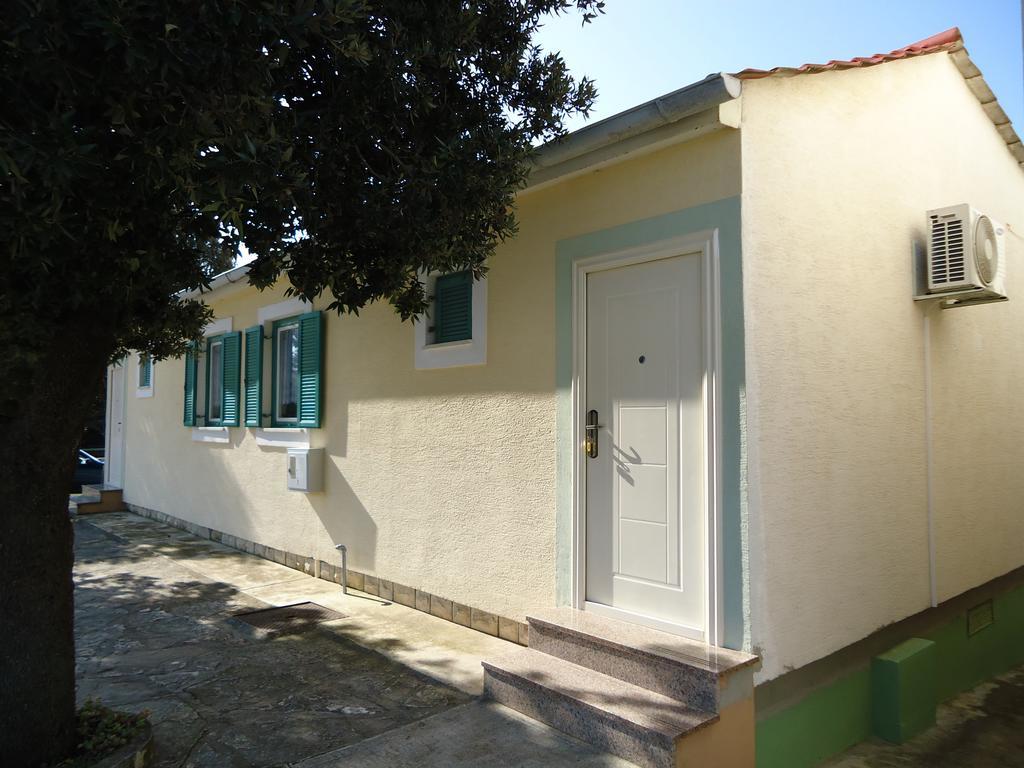 Apartments Antonija Punta Skala Next To Falkensteiner Resort Petrcane Exterior photo