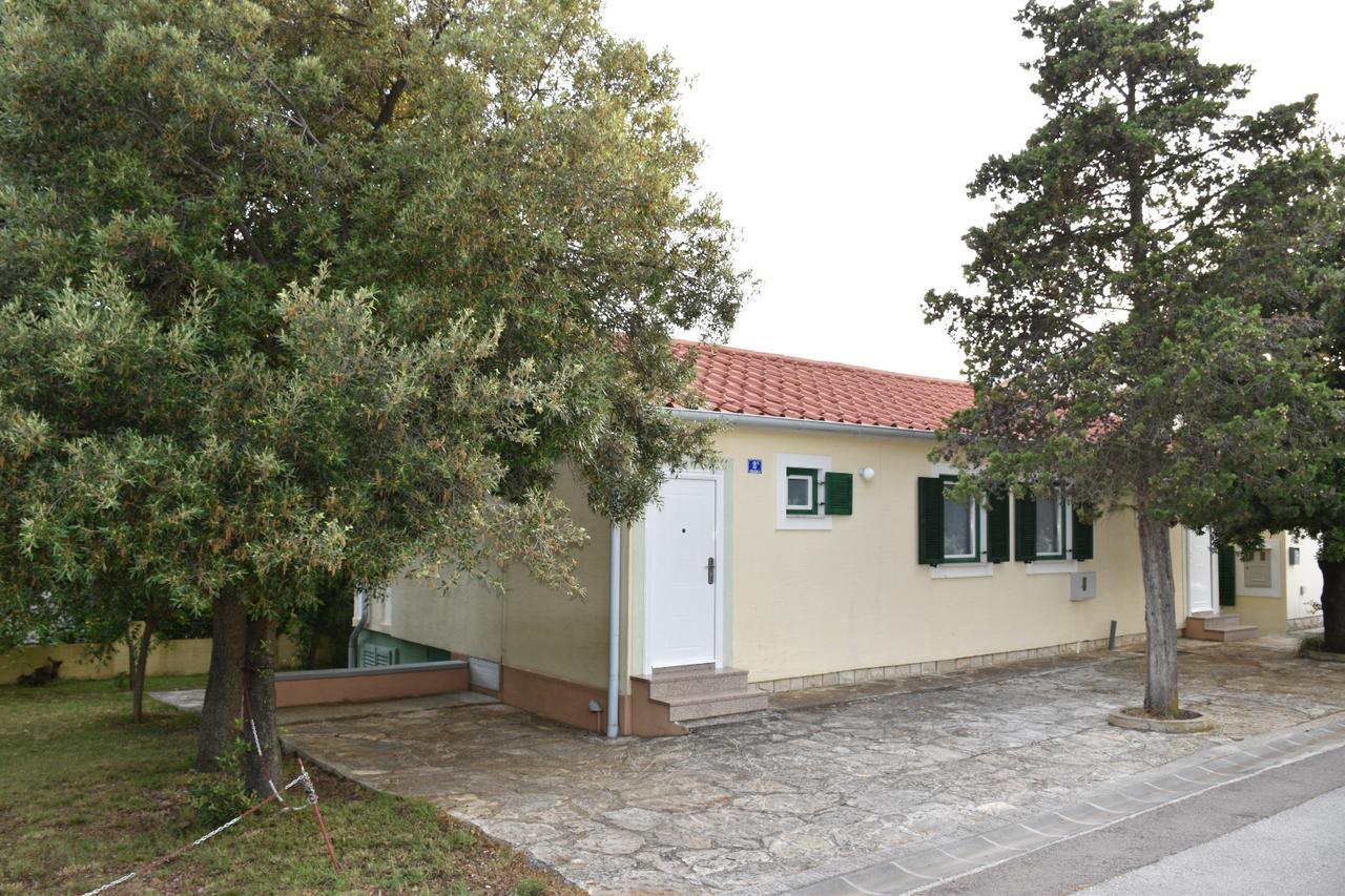 Apartments Antonija Punta Skala Next To Falkensteiner Resort Petrcane Exterior photo
